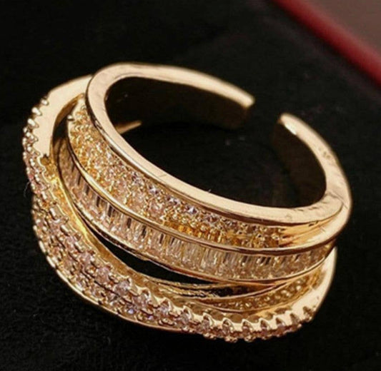 Fake stack ring in gold with rhinestones